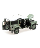 2015 Land Rover Defender 110 HUE 166 - 1/18 Diecast Model Car