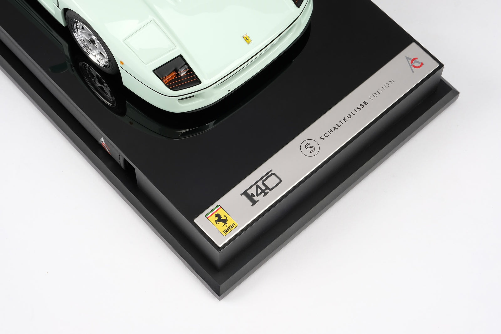 Ferrari F40 - Verde Pallido - 1:18 Scale – CD Shop | Classic