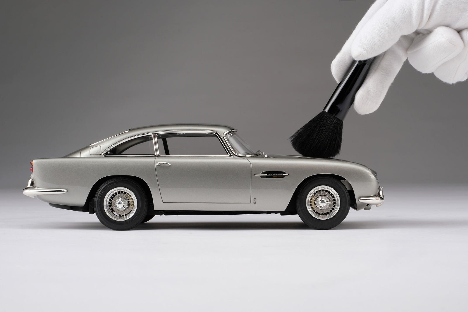 Aston Martin DB5 Vantage - 1:18 Scale – CD Shop | Classic Driver