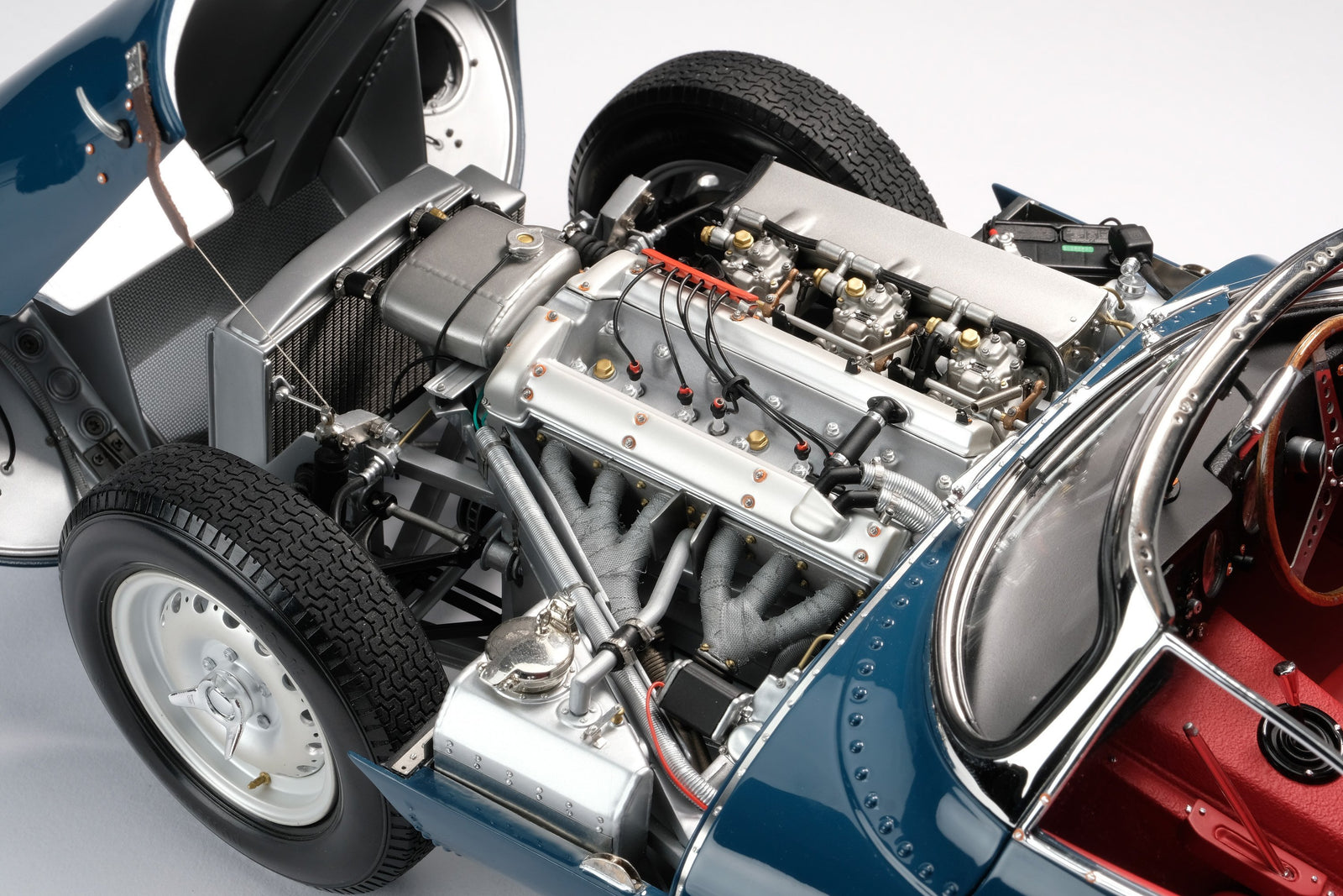 Jaguar XKSS at 1:8 scale – CD Shop | Classic Driver