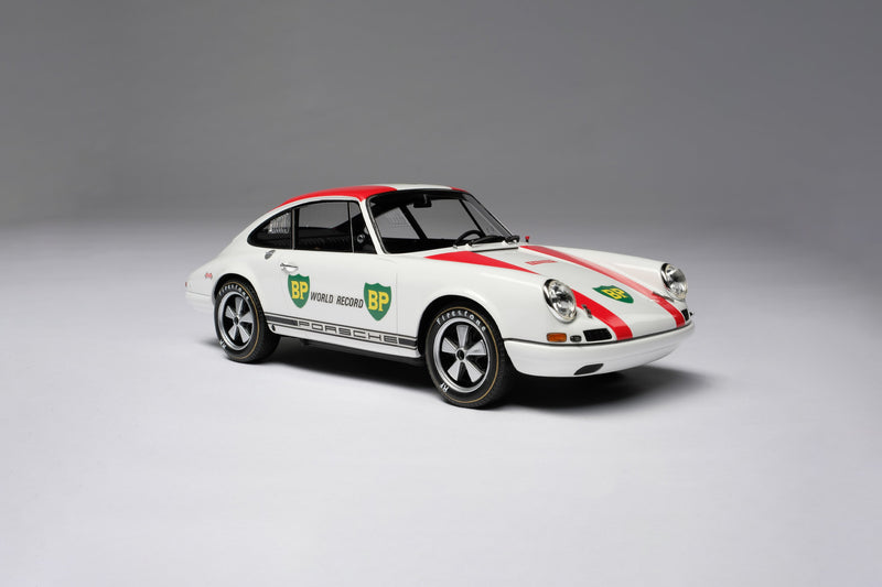 Porsche 911R (1967) at 1:18 scale
